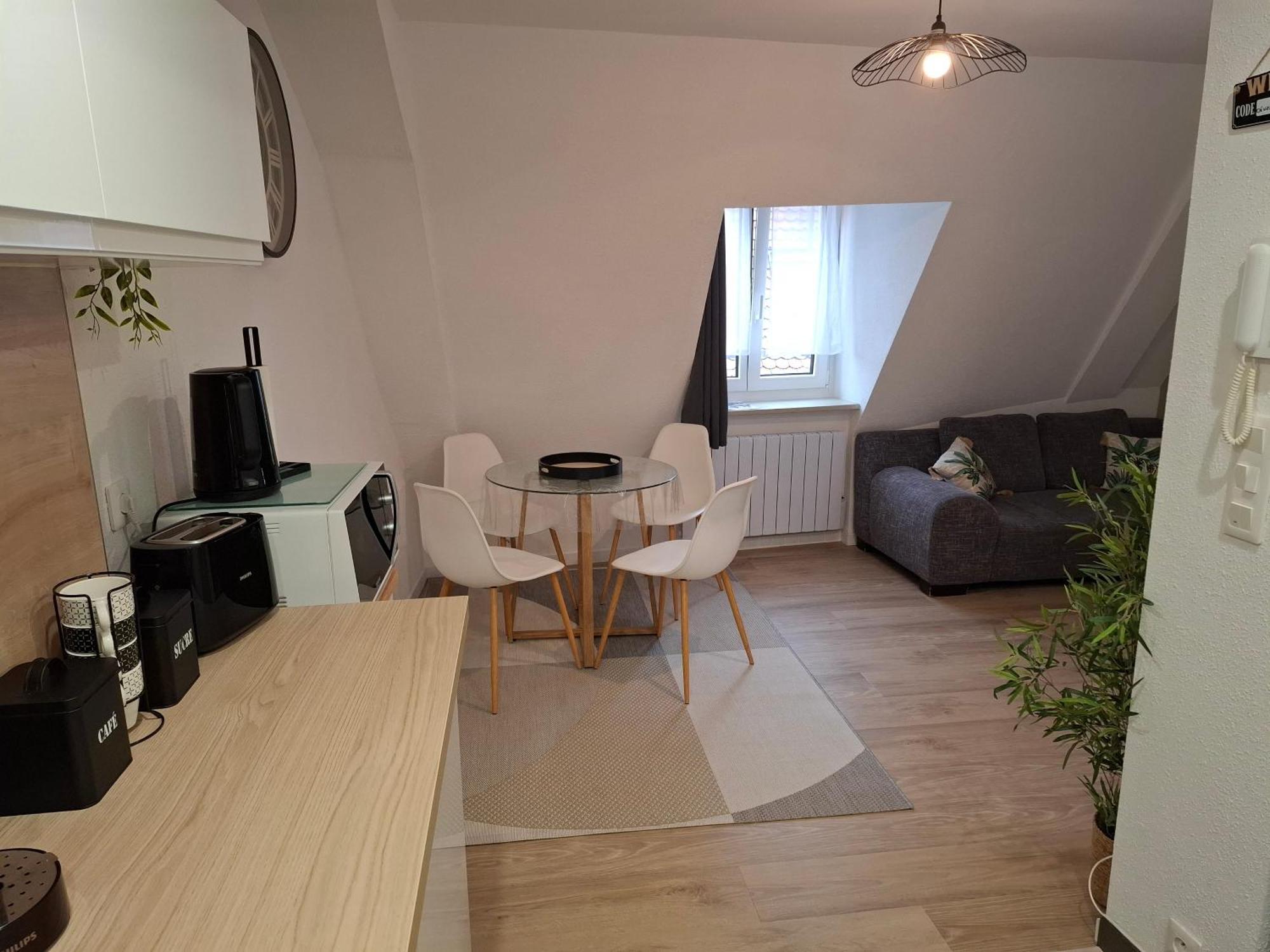 Bel Appartement, Apartment